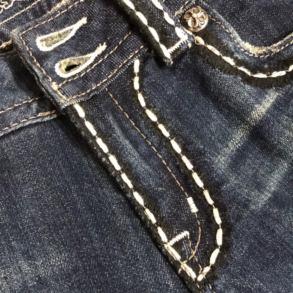 💙 Miss Me Cross Wing Distressed Denim Jean - Picture 8 of 15